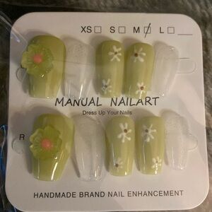 Cute Flower 🌸 Press on Nails